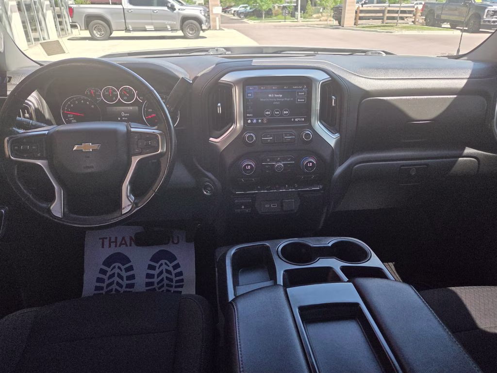 2020 Silver Ice Metallic Chevrolet Silverado 1500 LT 4X4 Truck