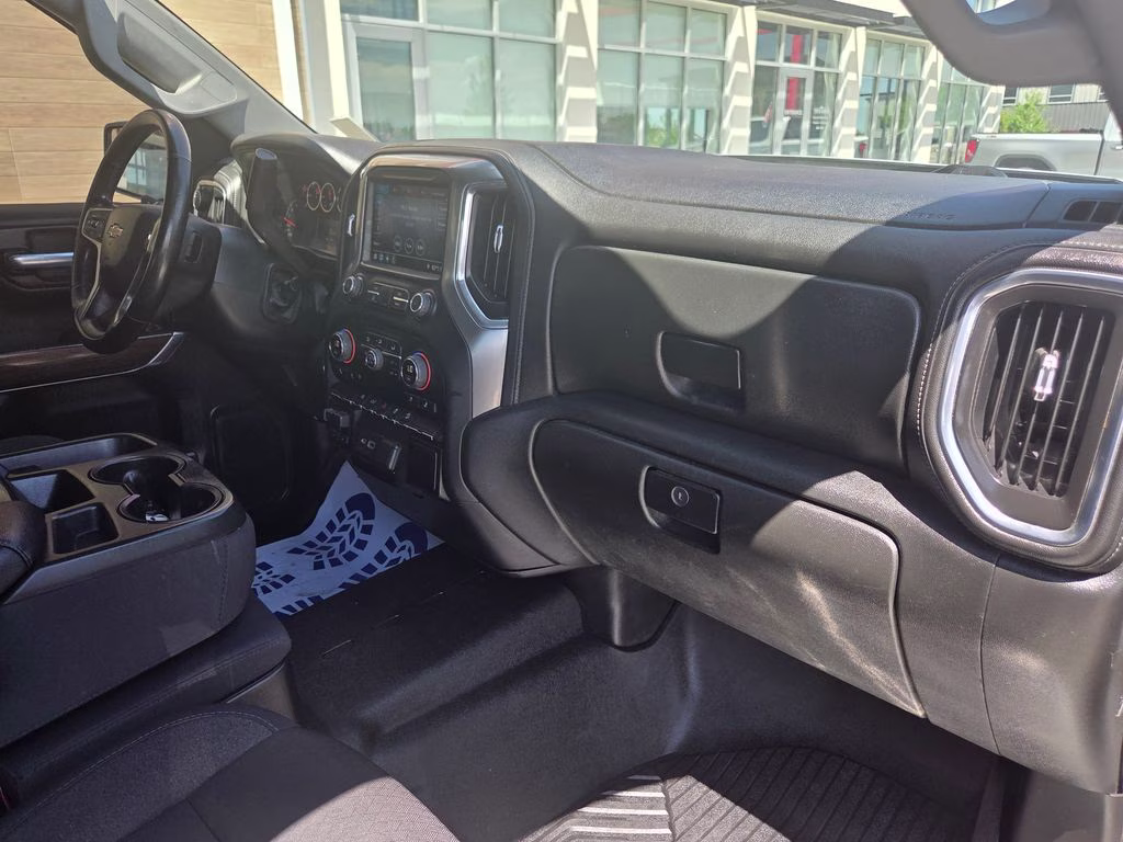 2020 Silver Ice Metallic Chevrolet Silverado 1500 LT 4X4 Truck