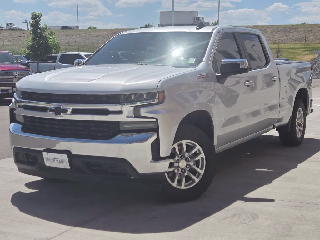 2020 Silver Ice Metallic Chevrolet Silverado 1500 LT 4X4 Truck