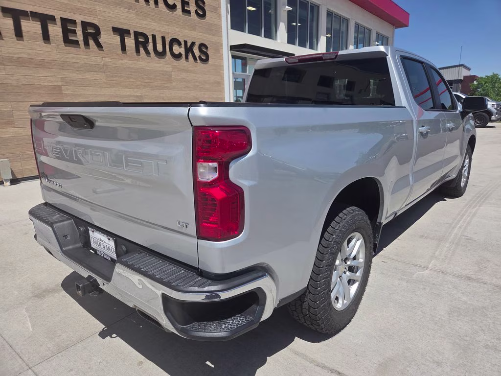 2020 Silver Ice Metallic Chevrolet Silverado 1500 LT 4X4 Truck