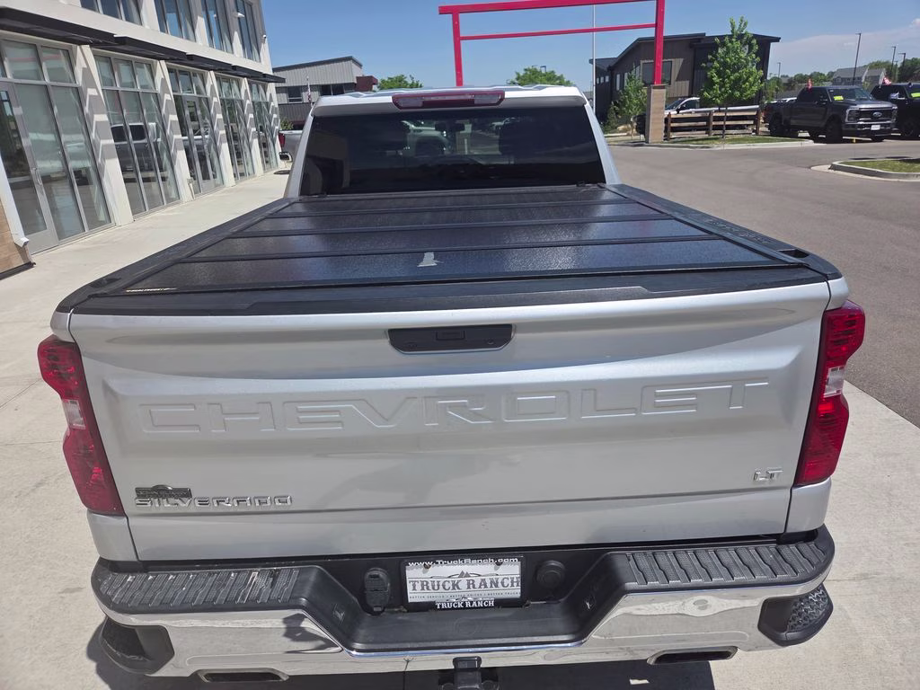2020 Silver Ice Metallic Chevrolet Silverado 1500 LT 4X4 Truck