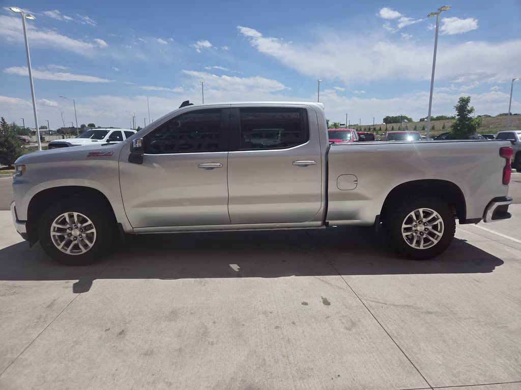 2020 Silver Ice Metallic Chevrolet Silverado 1500 LT 4X4 Truck