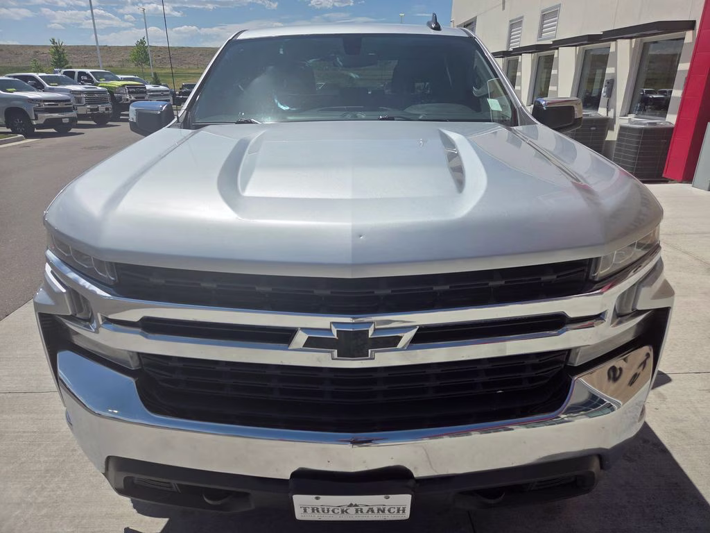 2020 Silver Ice Metallic Chevrolet Silverado 1500 LT 4X4 Truck