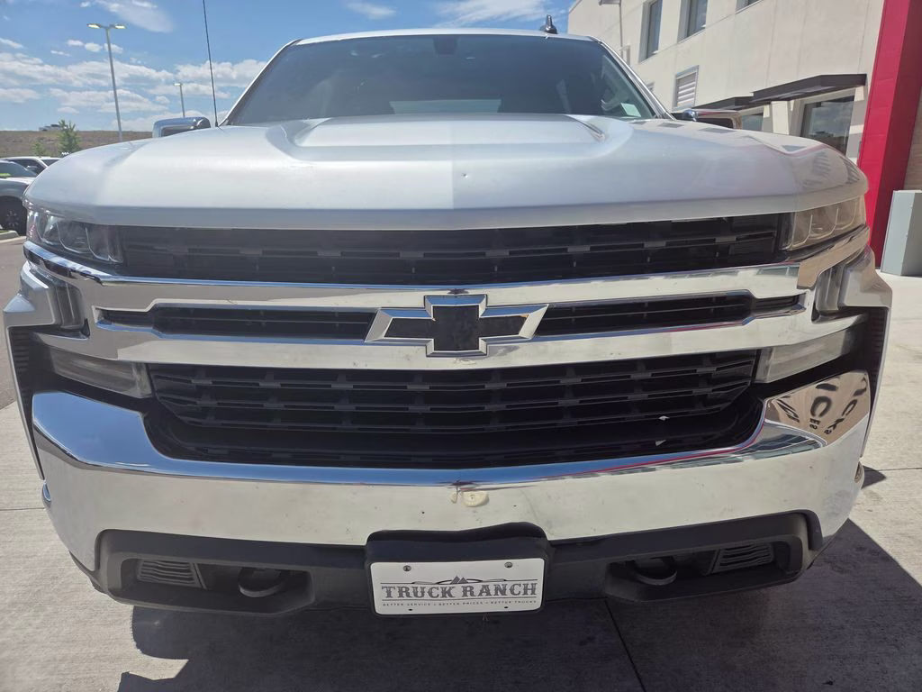 2020 Silver Ice Metallic Chevrolet Silverado 1500 LT 4X4 Truck