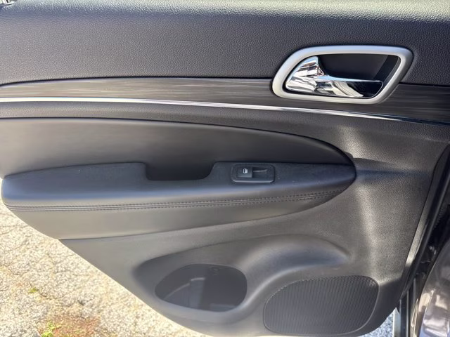 2019 Granite Crystal Metallic Clearcoat Jeep Grand Cherokee Limited 4X4 SUV