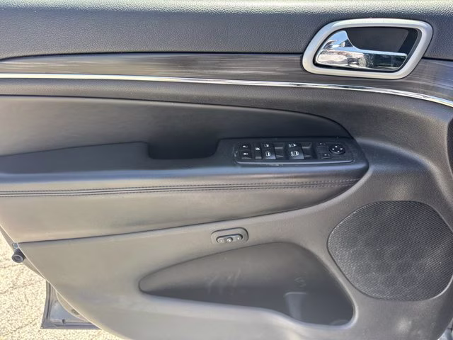 2019 Granite Crystal Metallic Clearcoat Jeep Grand Cherokee Limited 4X4 SUV