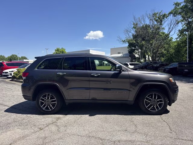 2019 Granite Crystal Metallic Clearcoat Jeep Grand Cherokee Limited 4X4 SUV