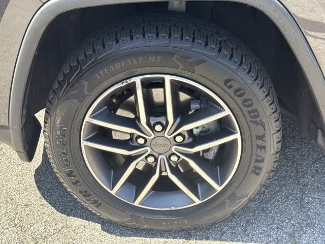 2019 Granite Crystal Metallic Clearcoat Jeep Grand Cherokee Limited 4X4 SUV
