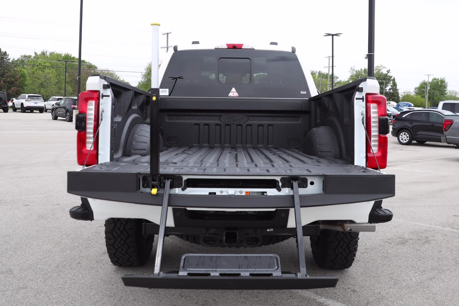 2026 Star White Metallic Tri-Coat Ford Super Duty F-250 SRW LARIAT 4X4 Truck