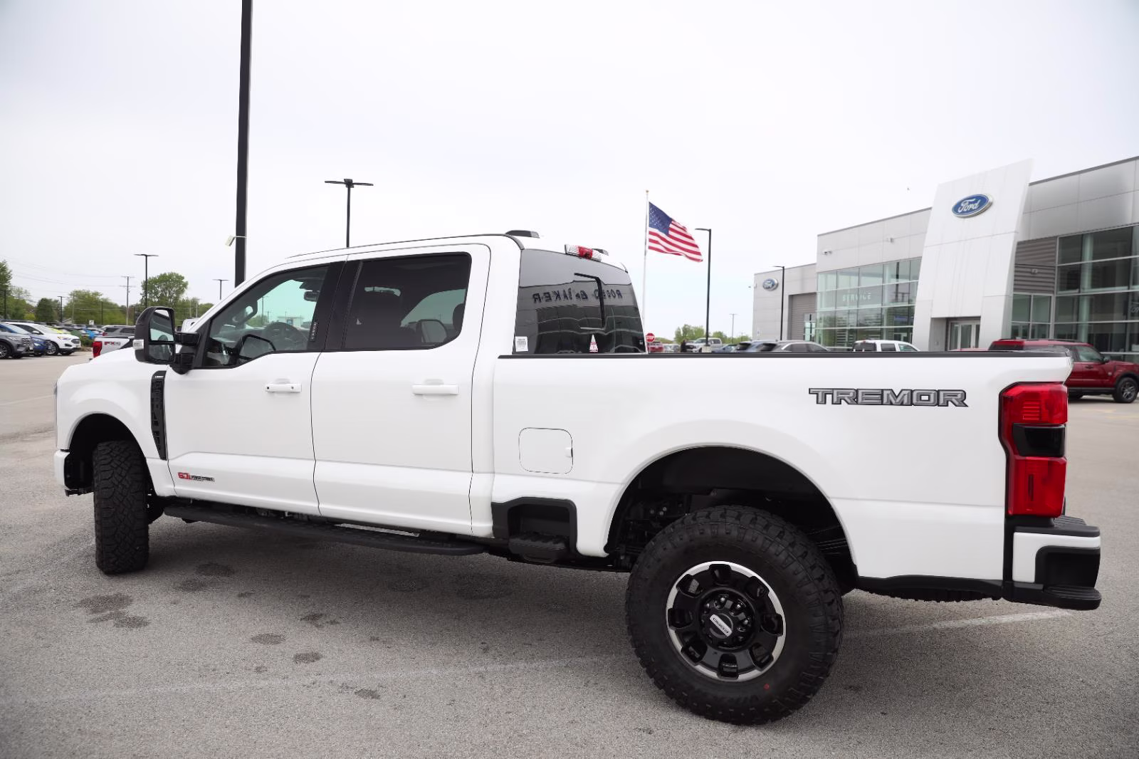 2026 Star White Metallic Tri-Coat Ford Super Duty F-250 SRW LARIAT 4X4 Truck