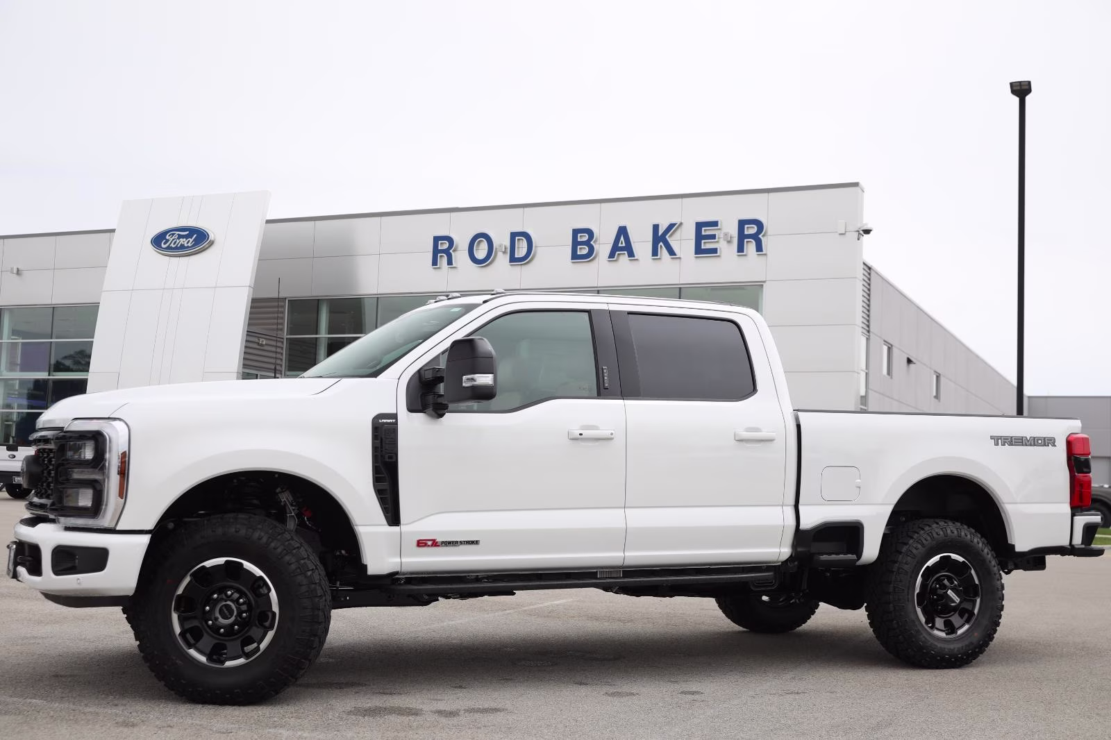 2026 Star White Metallic Tri-Coat Ford Super Duty F-250 SRW LARIAT 4X4 Truck