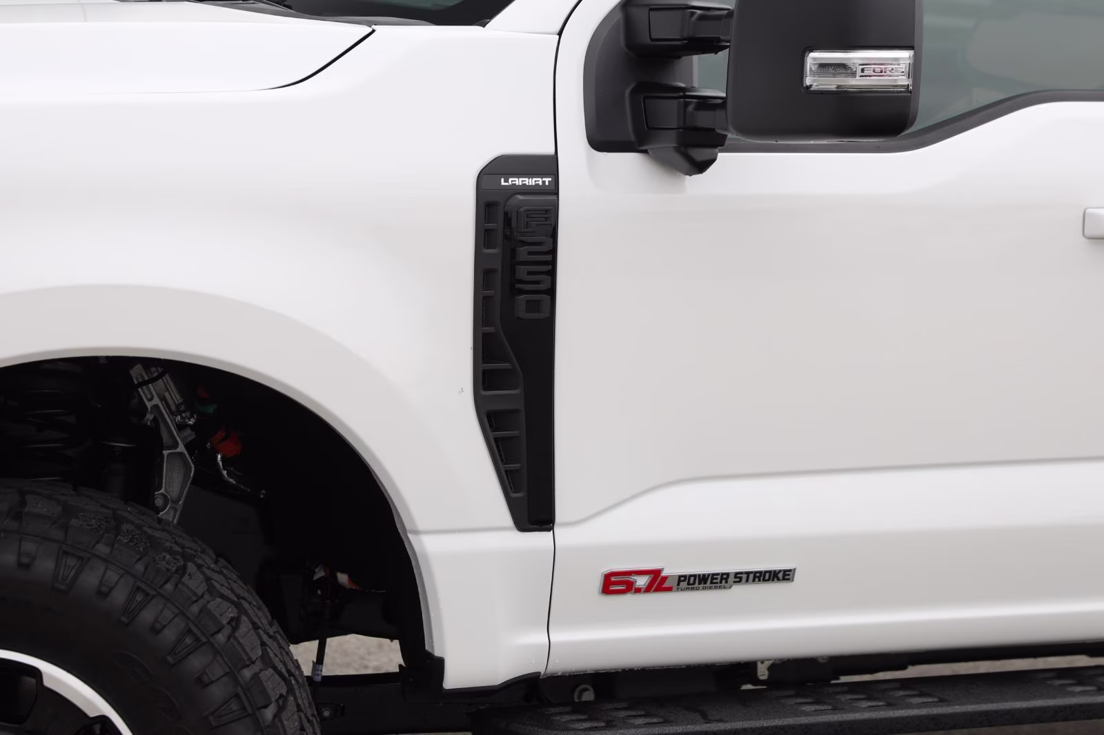2026 Star White Metallic Tri-Coat Ford Super Duty F-250 SRW LARIAT 4X4 Truck