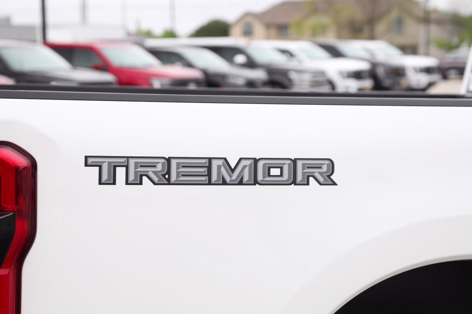2026 Star White Metallic Tri-Coat Ford Super Duty F-250 SRW LARIAT 4X4 Truck