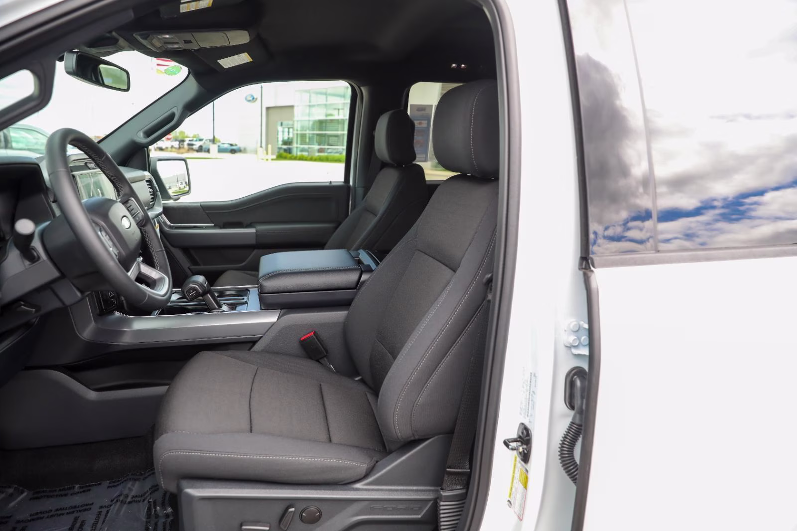 2026 Oxford White Ford F-150 XLT 4X4 Truck