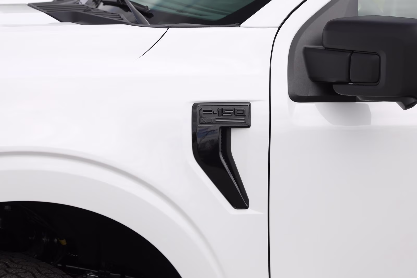 2026 Oxford White Ford F-150 XLT 4X4 Truck