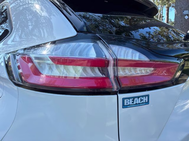 2020 Oxford White Ford Edge SE FWD SUV