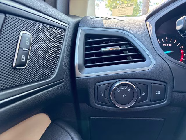 2020 Oxford White Ford Edge SE FWD SUV