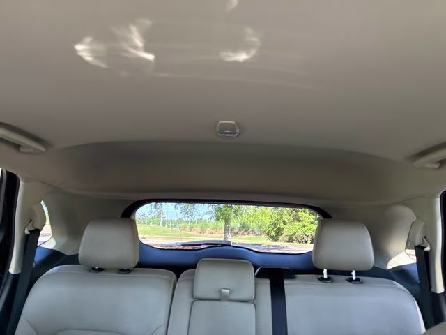 2020 Oxford White Ford Edge SE FWD SUV