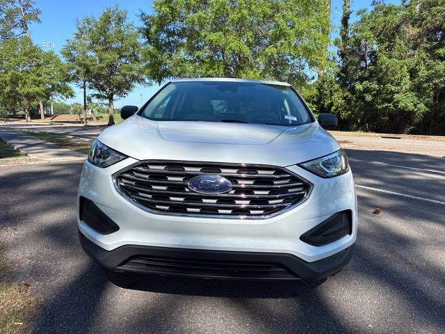 2020 Oxford White Ford Edge SE FWD SUV