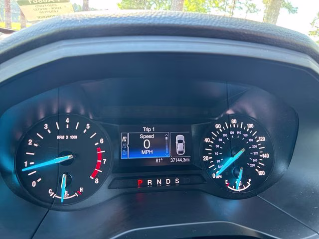 2020 Oxford White Ford Edge SE FWD SUV