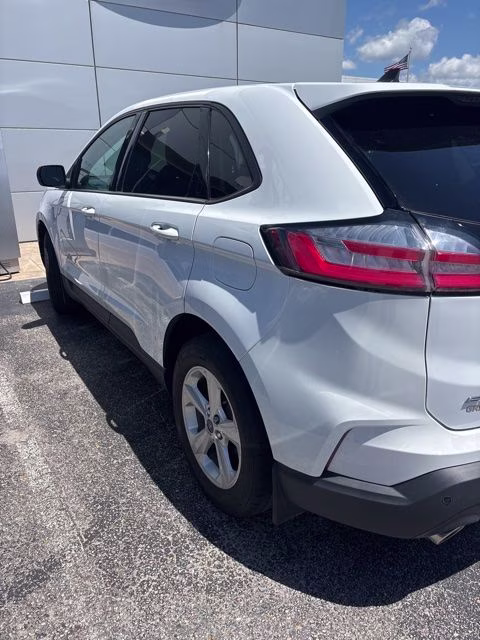 2020 Oxford White Ford Edge SE FWD SUV