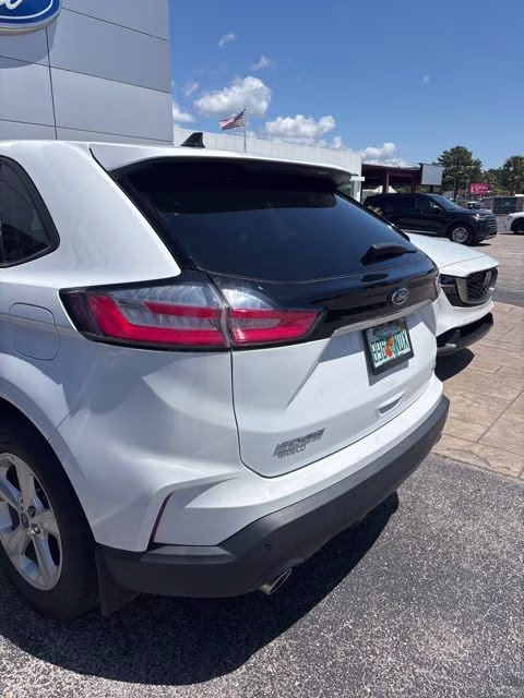 2020 Oxford White Ford Edge SE FWD SUV