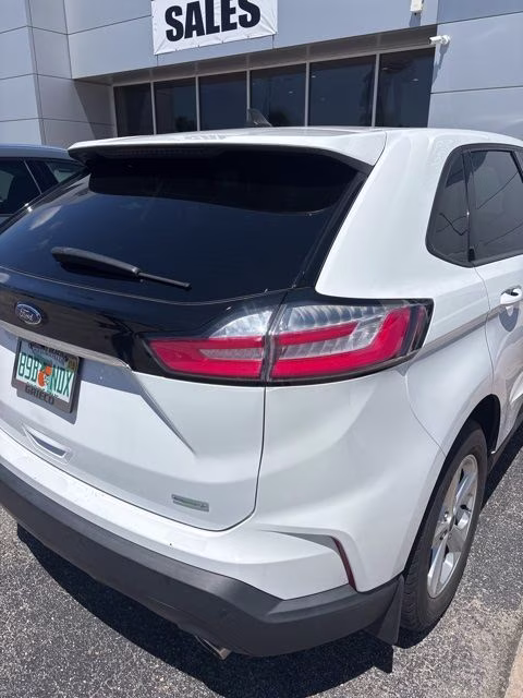 2020 Oxford White Ford Edge SE FWD SUV