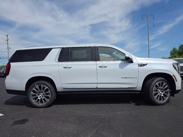 2026 Glacier White Tricoat GMC Yukon XL Denali 4X4 SUV