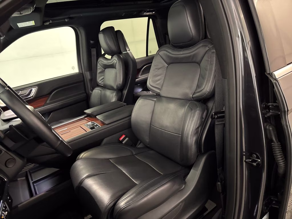 2024 Starlight Gray Metallic Premium Colorant Lincoln Navigator L Reserve 4X4 SUV