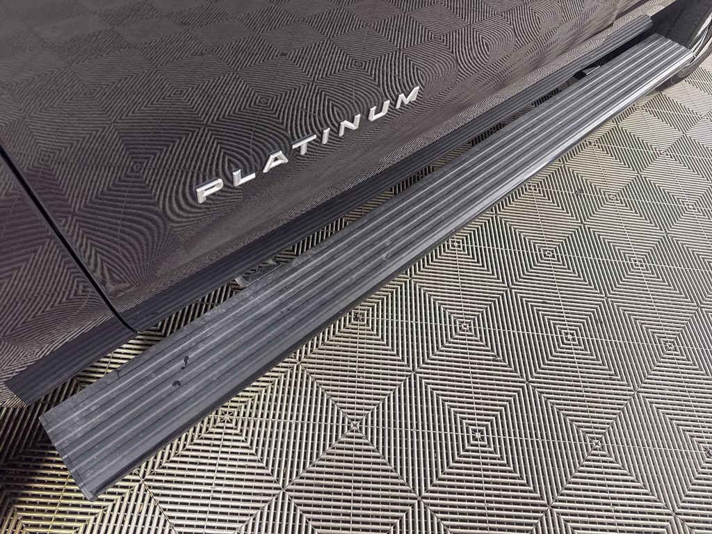 2025 Dark Matter Gray Metallic Ford Expedition Platinum 4X4 SUV