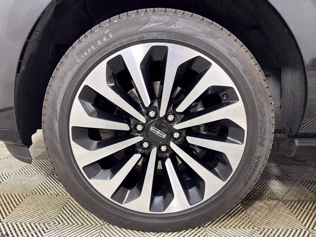 2024 Starlight Gray Metallic Premium Colorant Lincoln Navigator L Reserve 4X4 SUV