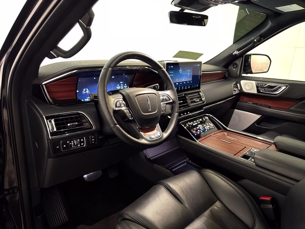 2024 Starlight Gray Metallic Premium Colorant Lincoln Navigator L Reserve 4X4 SUV