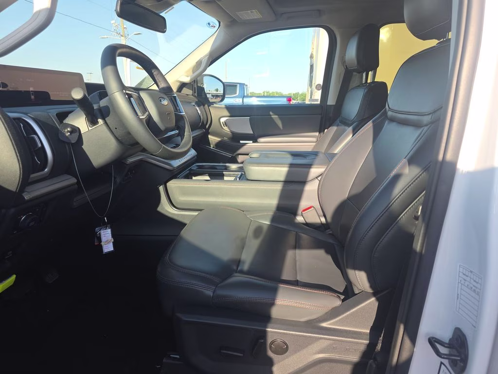 2025 Oxford White Ford Expedition Active 4X4 SUV