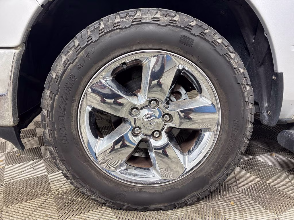 2017 Bright Silver Clearcoat Metallic Ram 1500 Big Horn 4X4 Truck