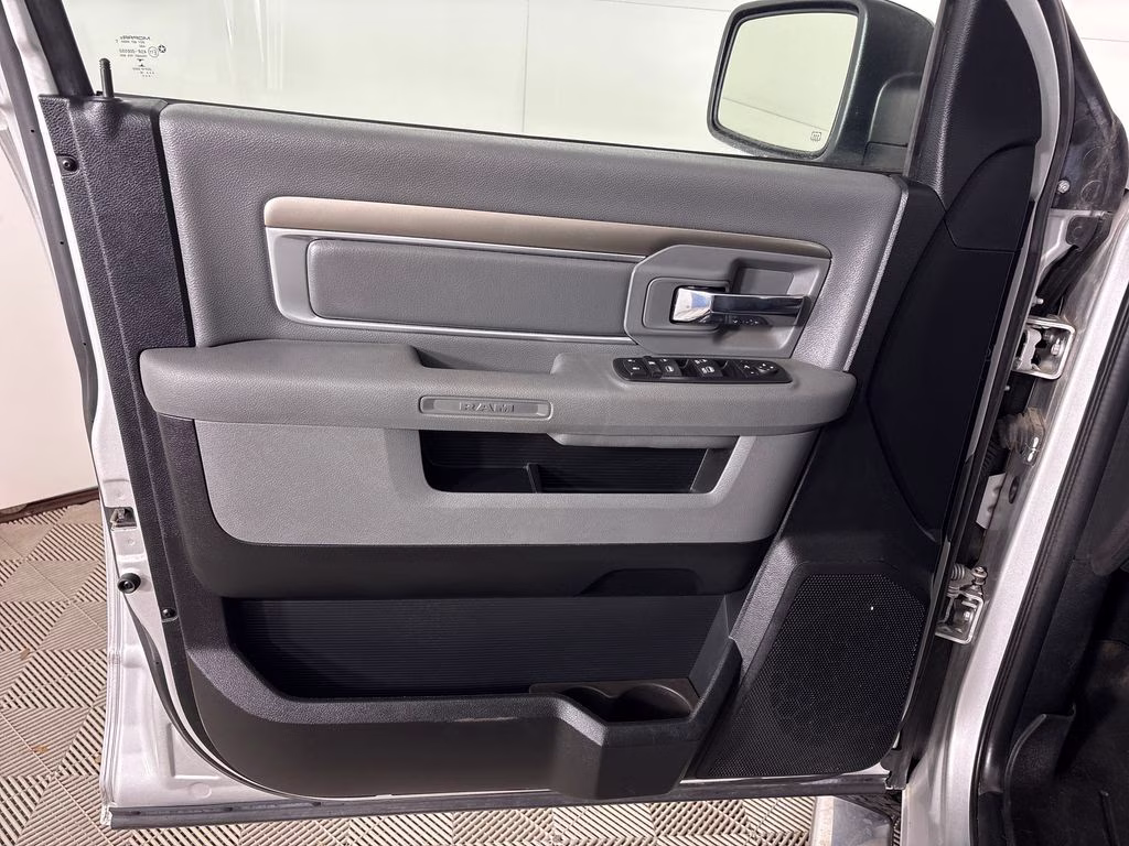 2017 Bright Silver Clearcoat Metallic Ram 1500 Big Horn 4X4 Truck