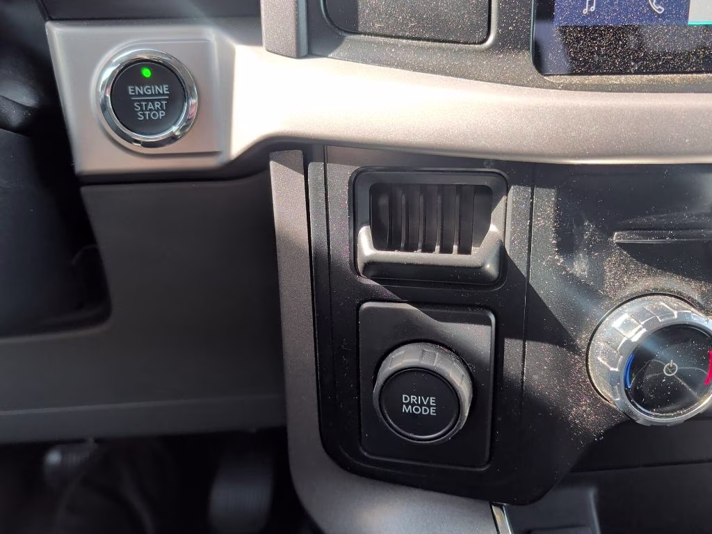 2023 Iconic Silver Metallic Ford F-150 XLT RWD Truck
