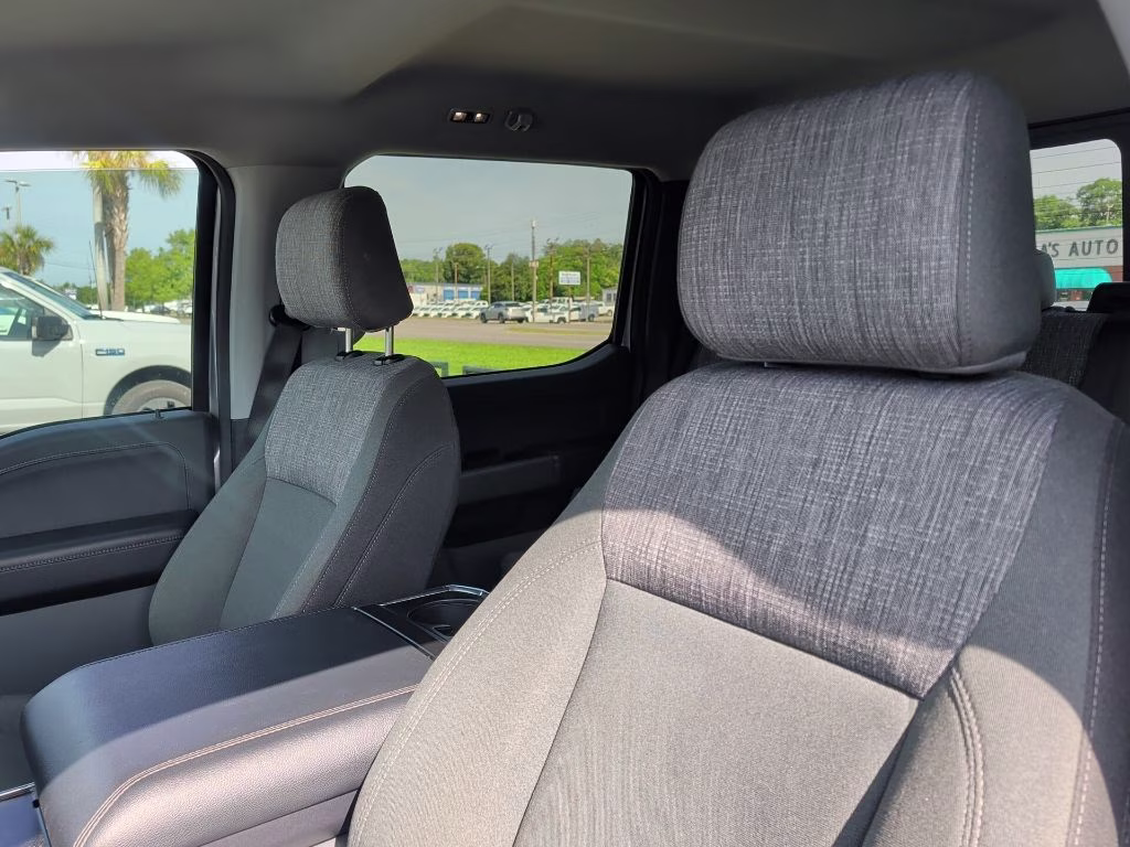 2023 Iconic Silver Metallic Ford F-150 XLT RWD Truck