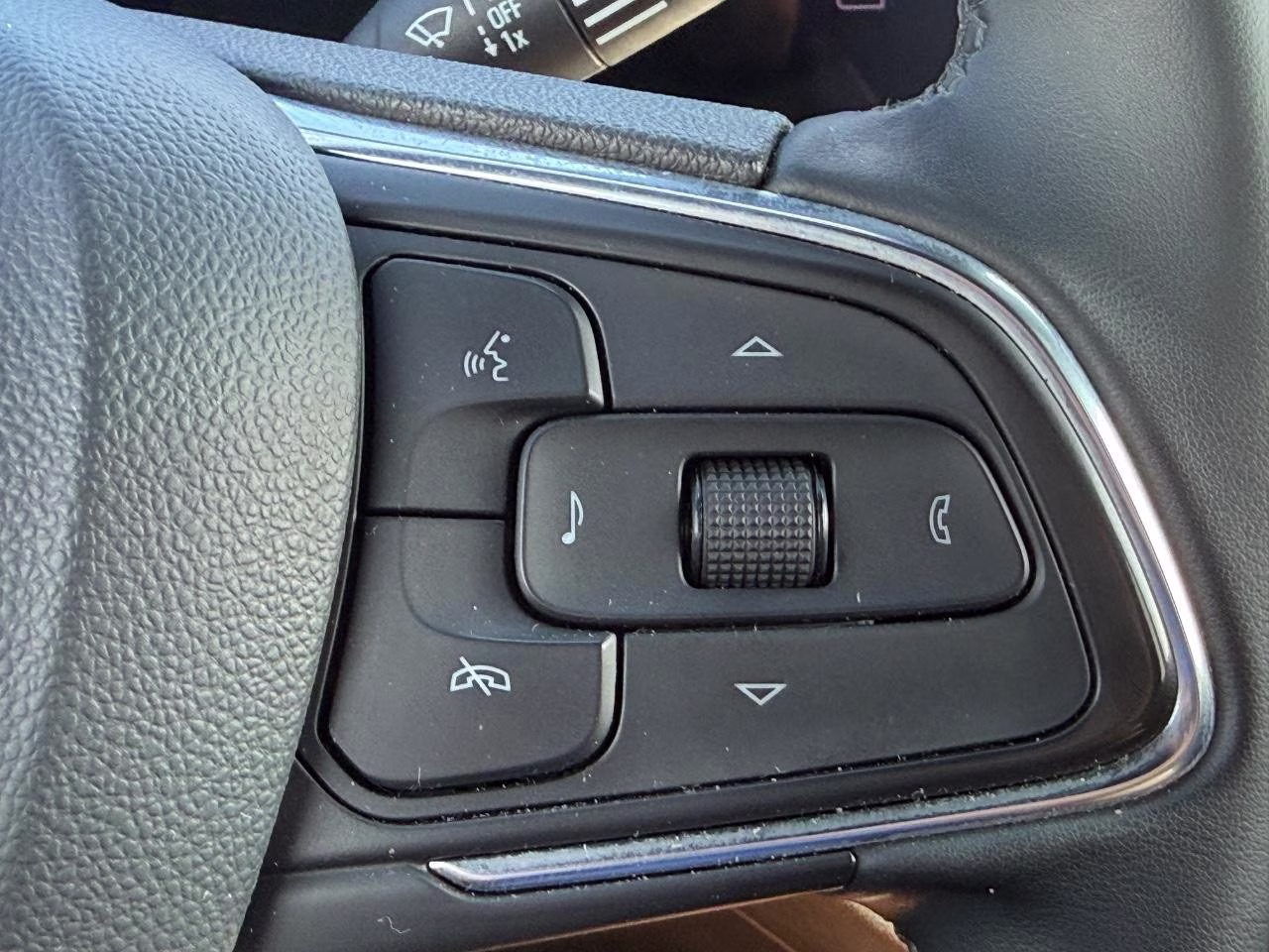 2024 Moonstone Gray Metallic Buick Envista Sport Touring FWD SUV