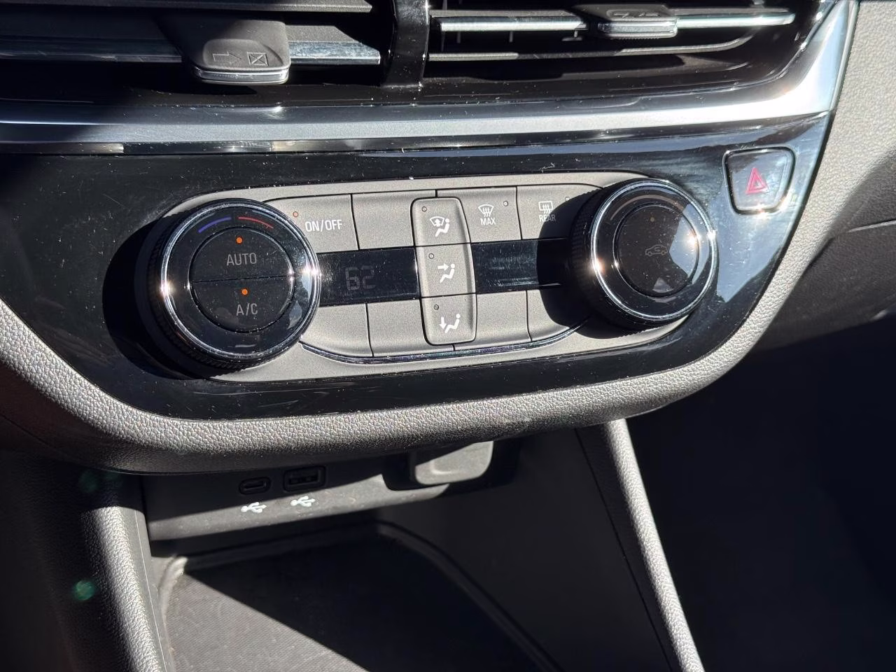2024 Moonstone Gray Metallic Buick Envista Sport Touring FWD SUV