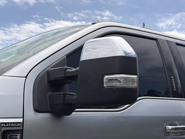2022 Silver Metallic Ford Super Duty F-350 SRW Platinum 4X4 Truck