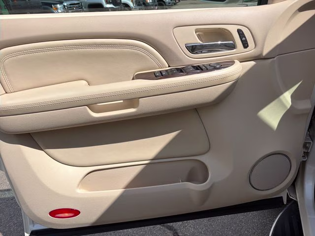 2007 White Diamond Clearcoat Cadillac Escalade Base AWD SUV