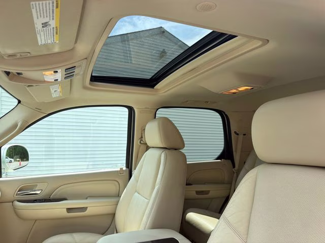 2007 White Diamond Clearcoat Cadillac Escalade Base AWD SUV