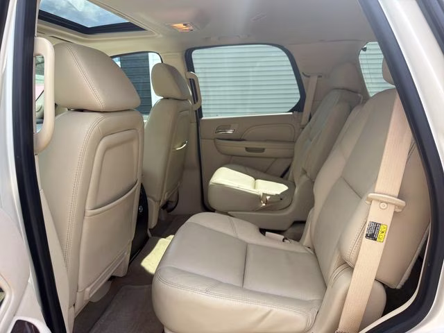 2007 White Diamond Clearcoat Cadillac Escalade Base AWD SUV