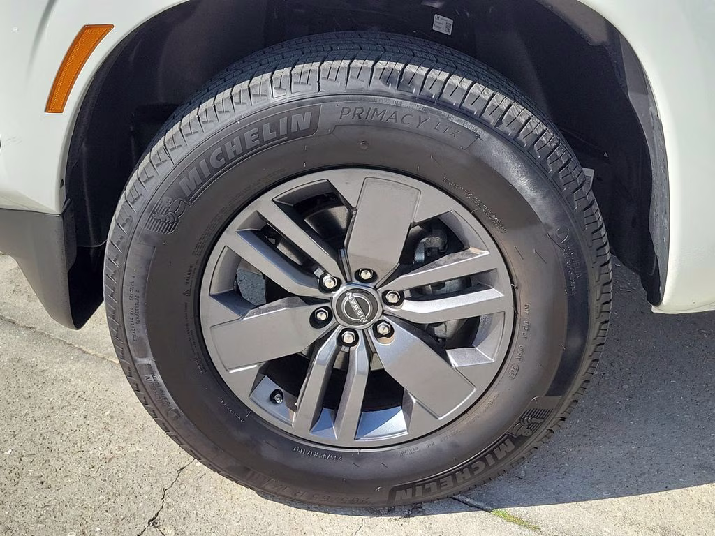 2025 Glacier White Nissan Frontier SV RWD Truck