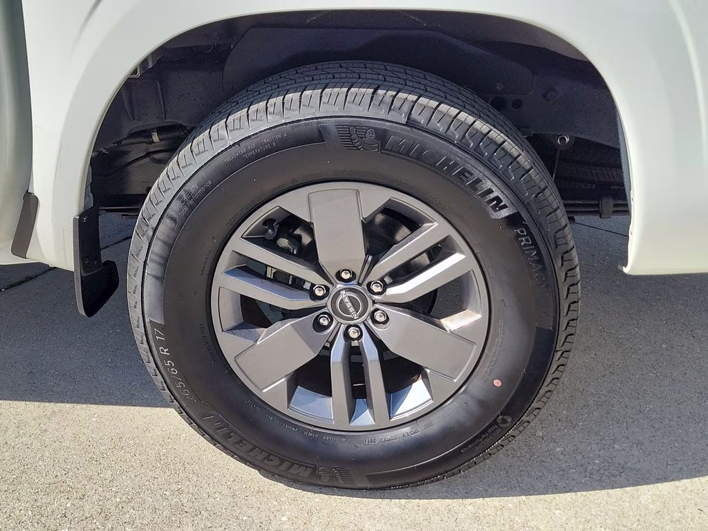 2025 Glacier White Nissan Frontier SV RWD Truck