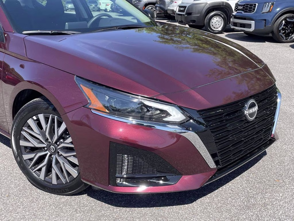 2025 Garnet Pearl Metallic Nissan Altima 2.5 SV FWD Sedan