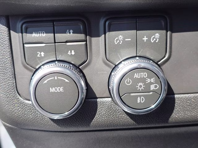 2026 Summit White GMC Yukon XL AT4 4X4 SUV