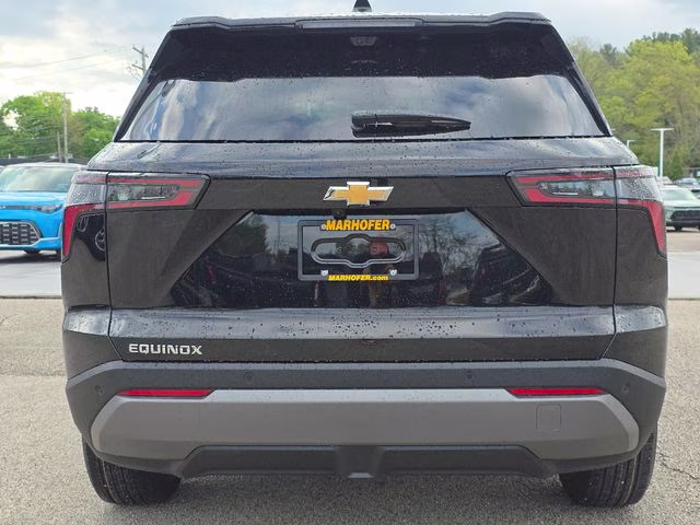 2026 Mosaic Black Metallic Chevrolet Equinox LT FWD SUV
