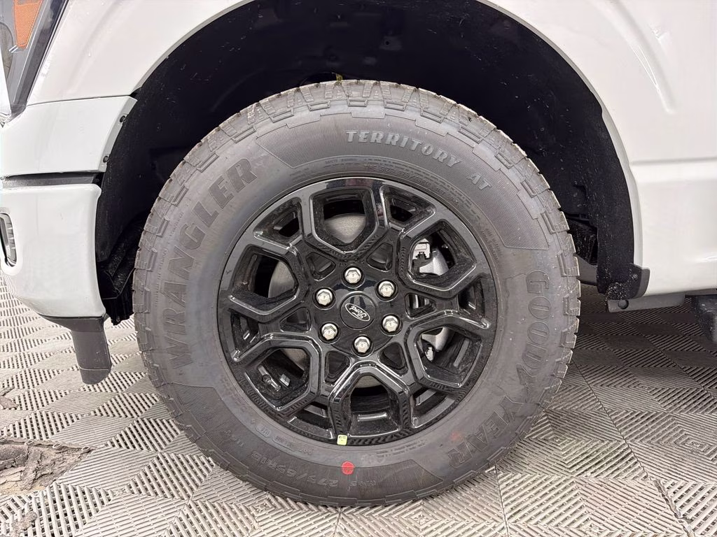 2026 AVALANCHE Ford F-150 Lariat RWD Truck