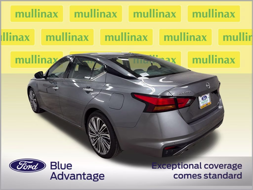 2023 Gun Metallic Nissan Altima 2.5 SL FWD Sedan